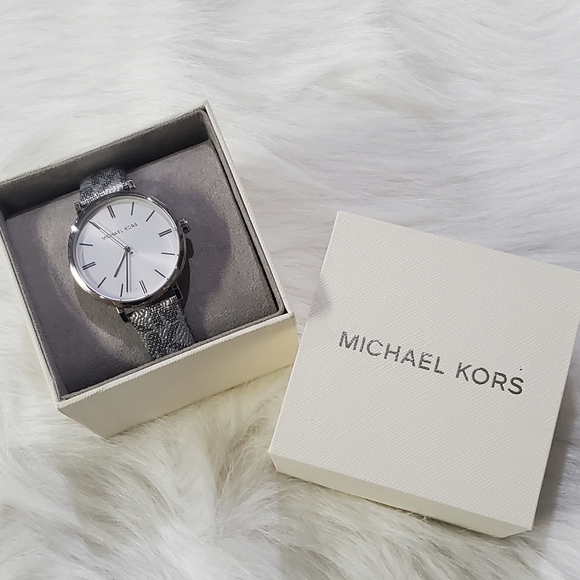 Michael Kors Accessories - Michael Kors Women's Addyson White Dial Watch